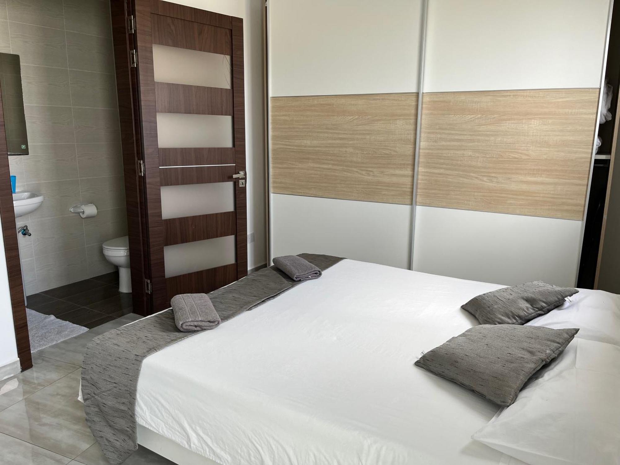 F5 Room 1, Private Double Room With Private Bathroom And Balcony In Shared Flat Msida Dış mekan fotoğraf